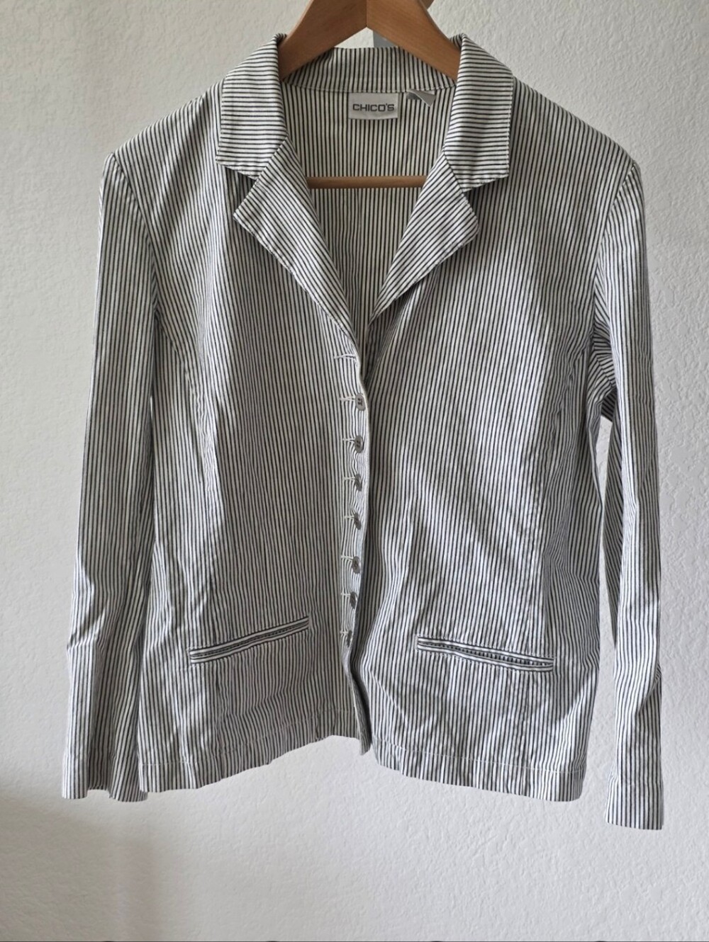 Chico's Size 1 Black White Striped Knit Blazer Jacket Stretch Open Front Career